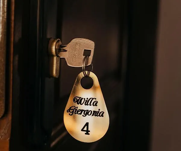 Giergonia Πανσιόν